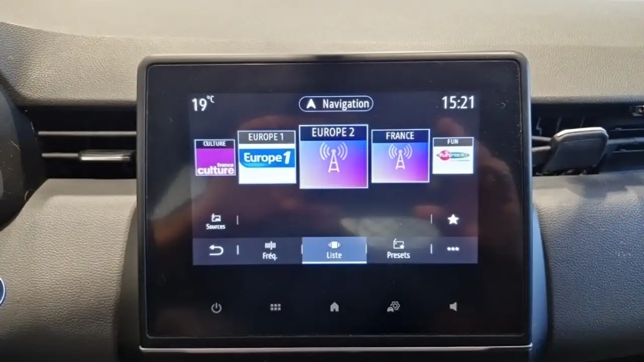 Renault Clio Citadine 5 portes — photo 15