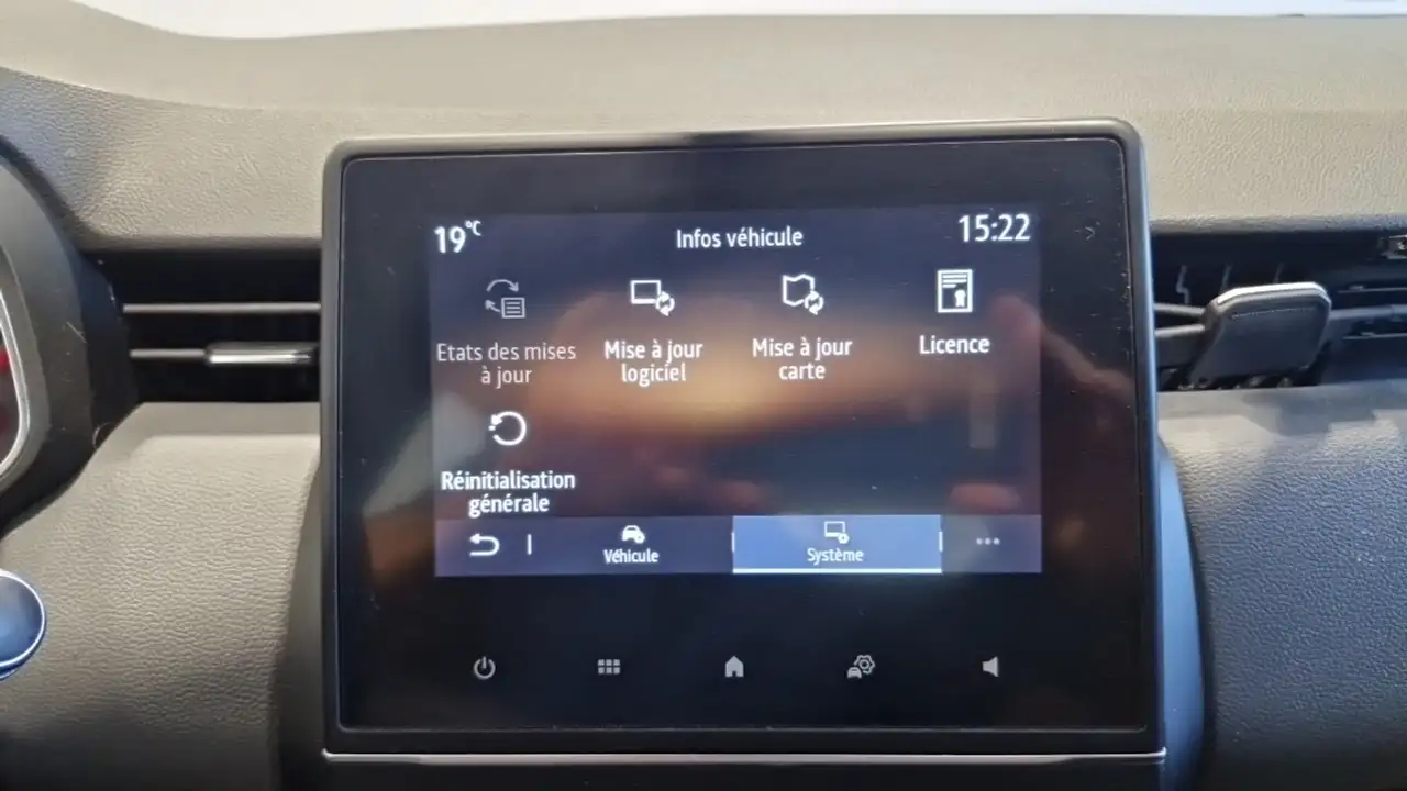 Renault Clio Citadine 5 portes — photo 19