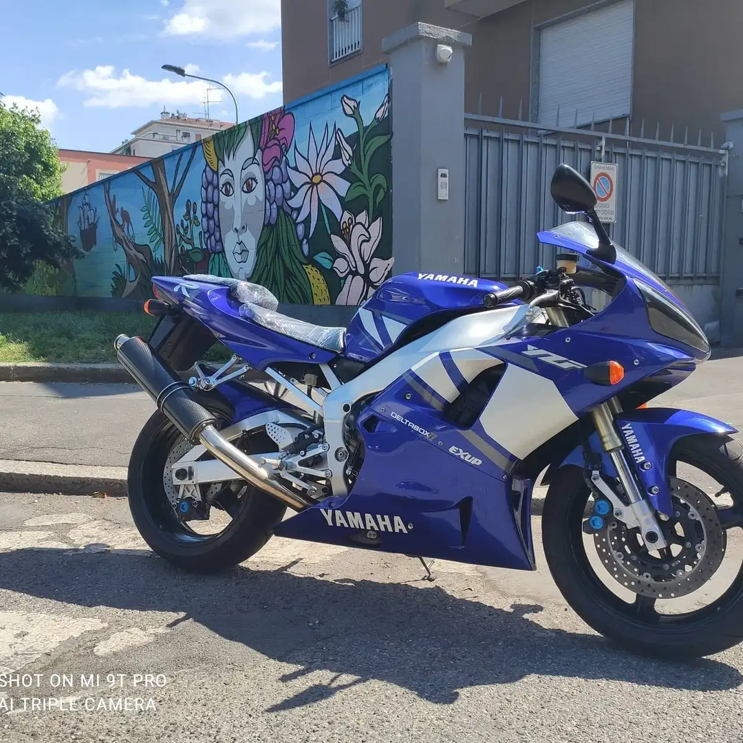 Yamaha YZF-R1 Modrá - 1