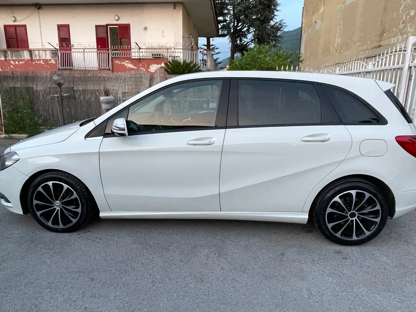 Mercedes-Benz B 180 B 180 cdi Premium auto Bianco - 2