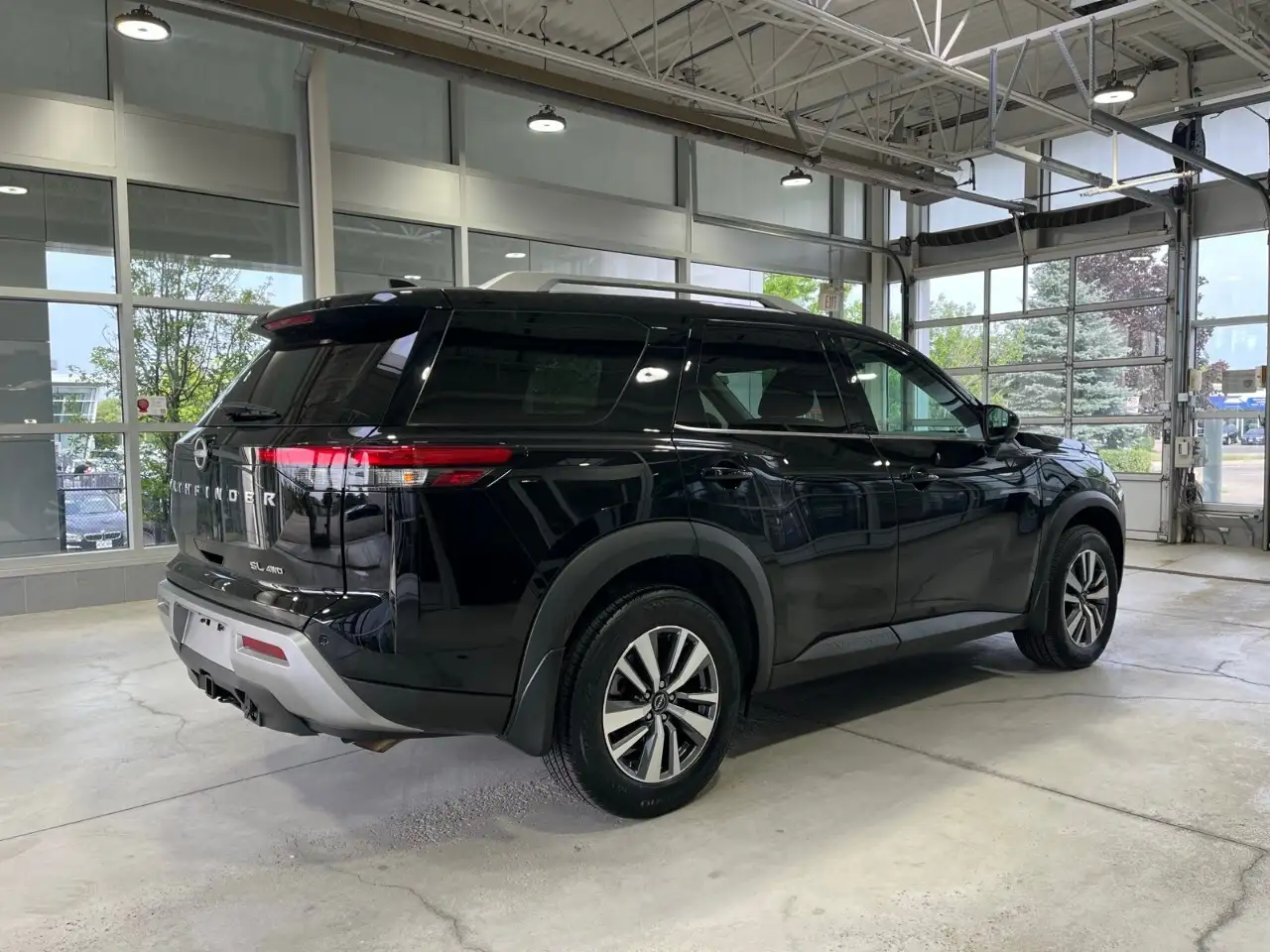 Nissan Pathfinder снимка Nissan Pathfinder