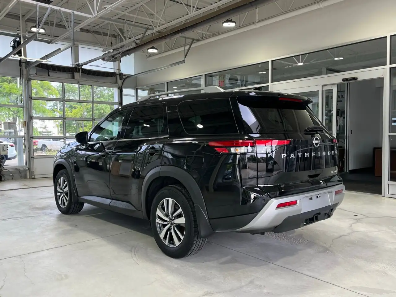 Nissan Pathfinder снимка Nissan Pathfinder