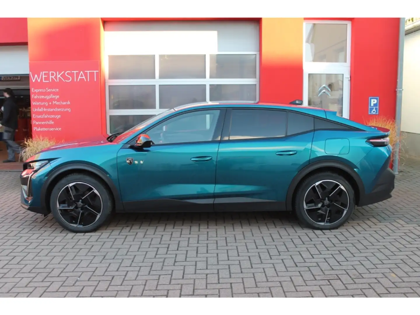 Peugeot 408 Hybrid 180 GT 360 Focal eSitz eHk Kälte Blau - 2