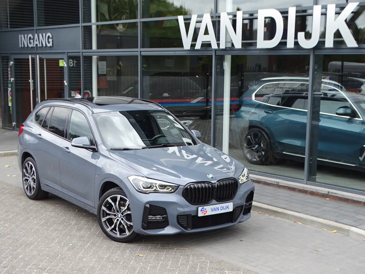 BMW X1 xDrive25e M Sportpakket Pano.dak Head-Up Display H Grijs - 2