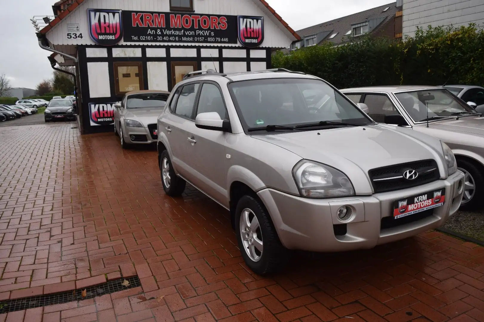 Hyundai TUCSON 2.0 CRDi TÜV NEU AUTOMATIKGETRIEBE,KLIM Grau - 1