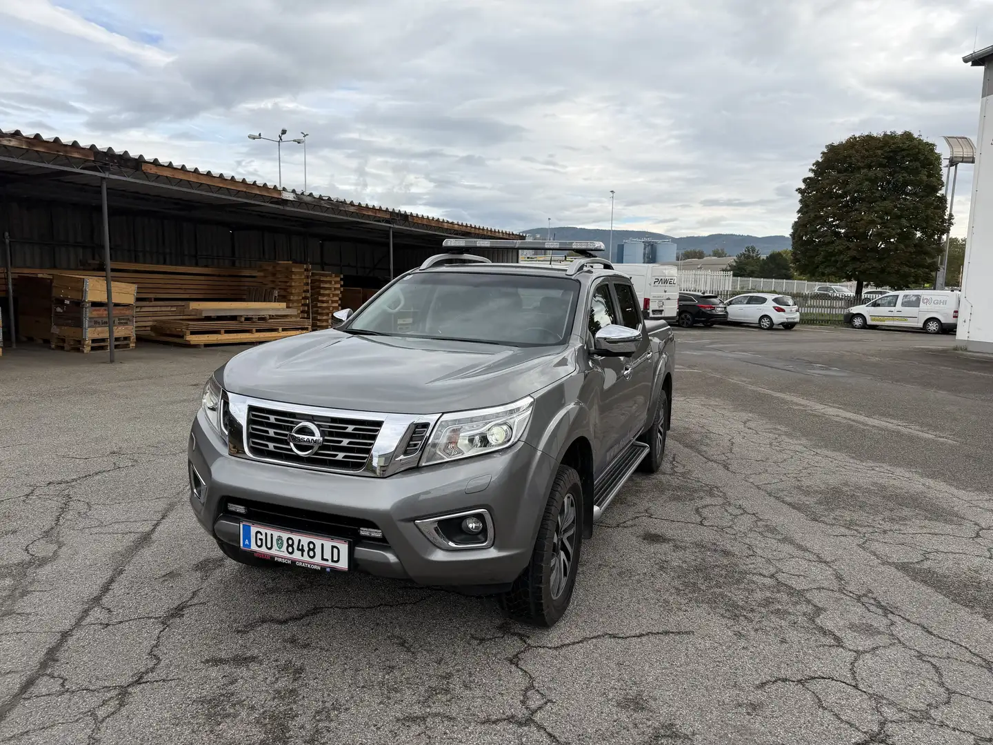 Nissan NP300 Tekna Double Cab 4x4 Szürke - 2