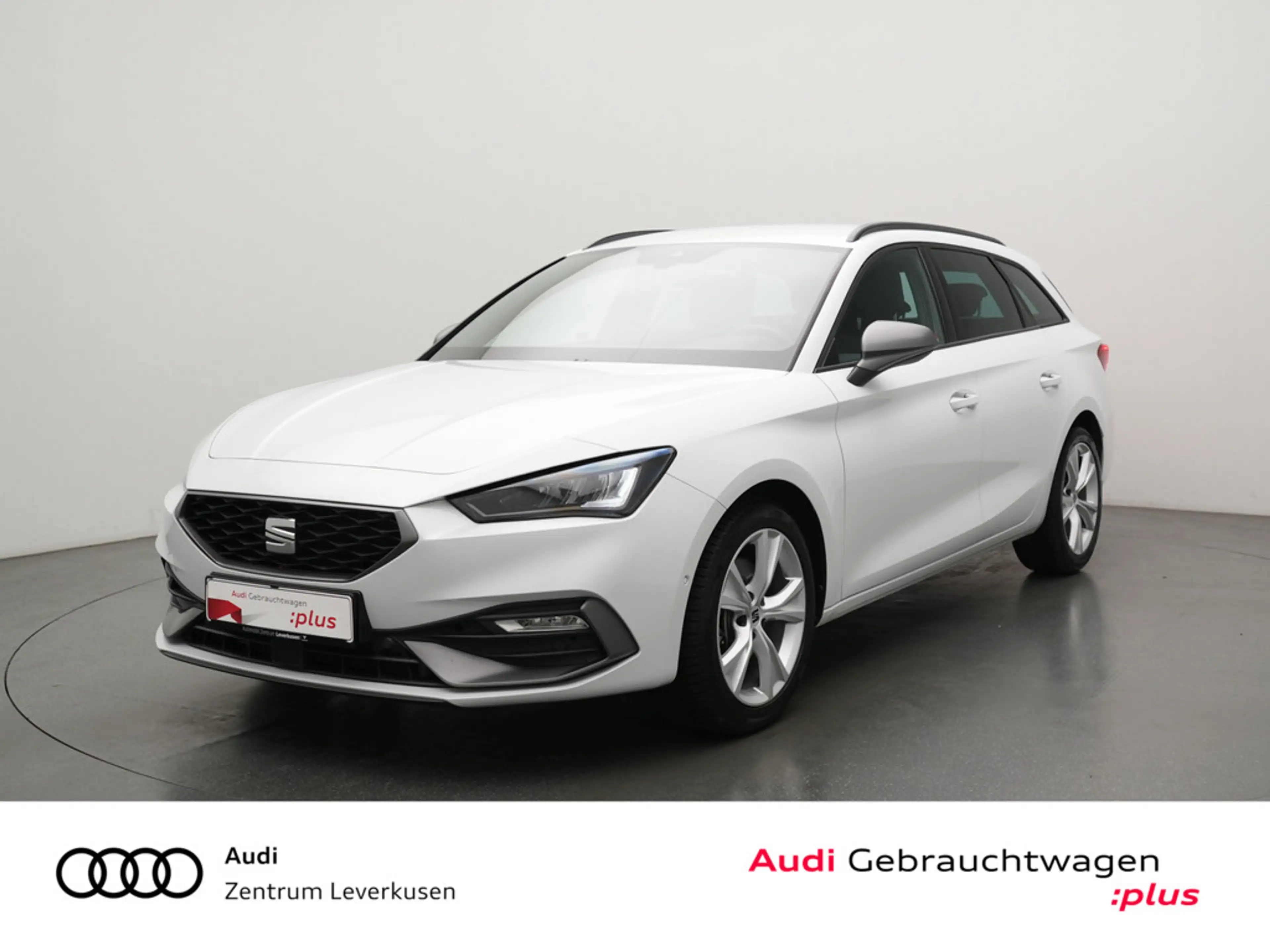 SEAT Leon FR DSG AHK ACC NAVI KAM SHZ LED PDC
