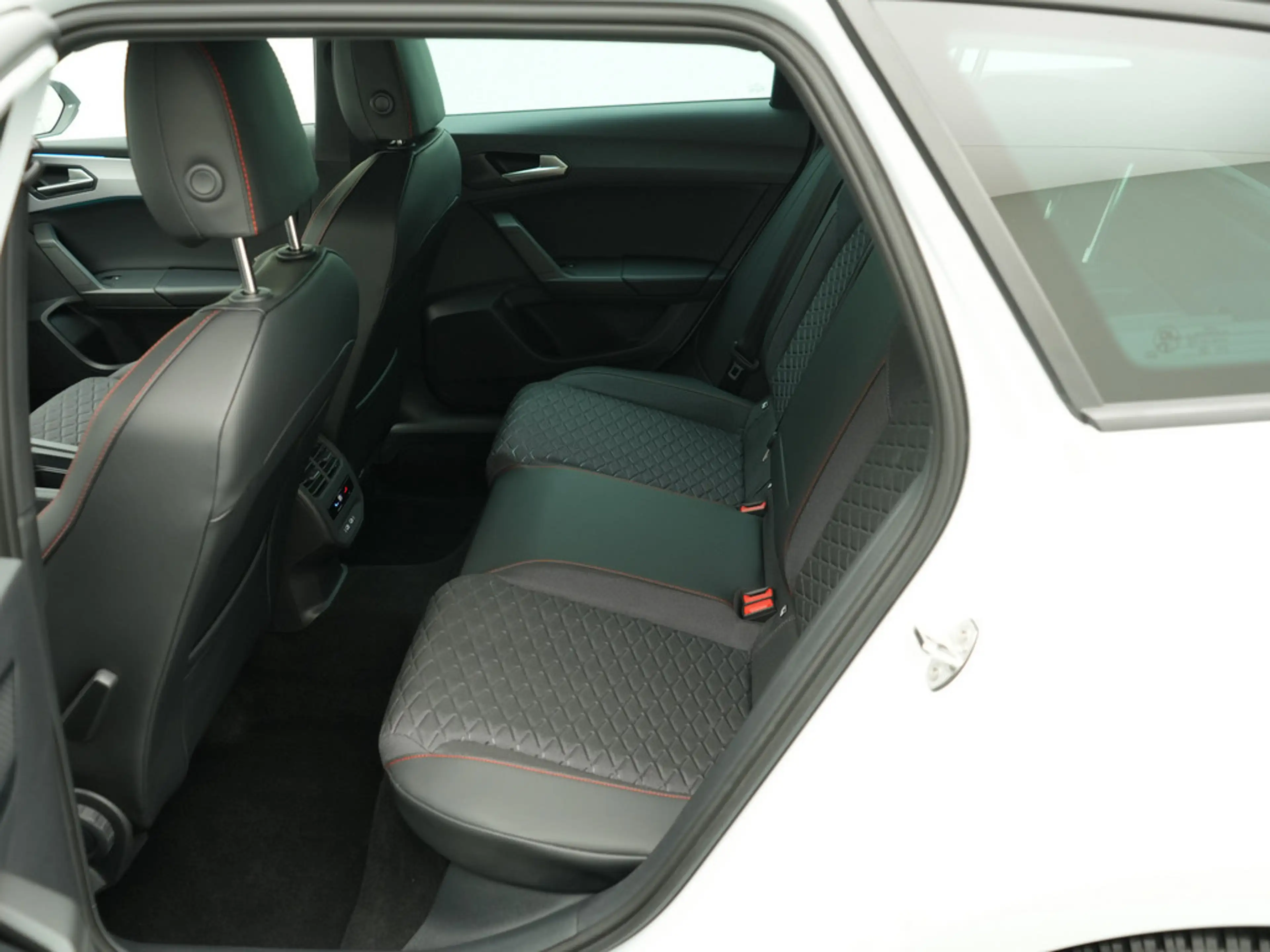 SEAT Leon FR DSG AHK ACC NAVI KAM SHZ LED PDC — photo 14