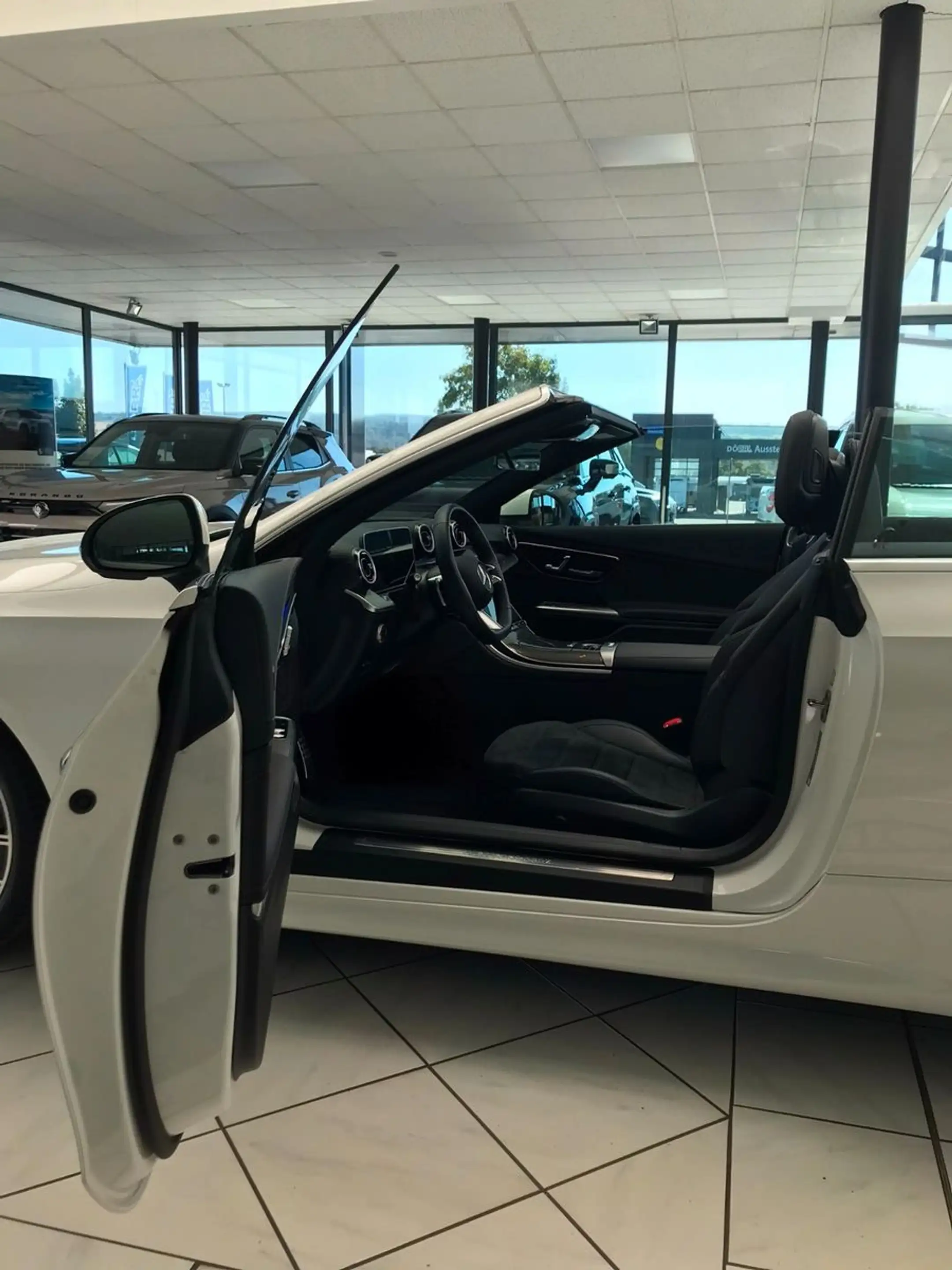 Mercedes-Benz CLE 180 AMG Line Advanced Memory Airscarf — photo 13
