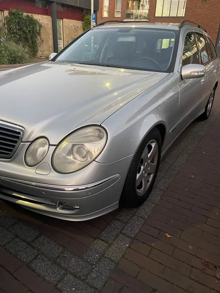 Mercedes-Benz E 200