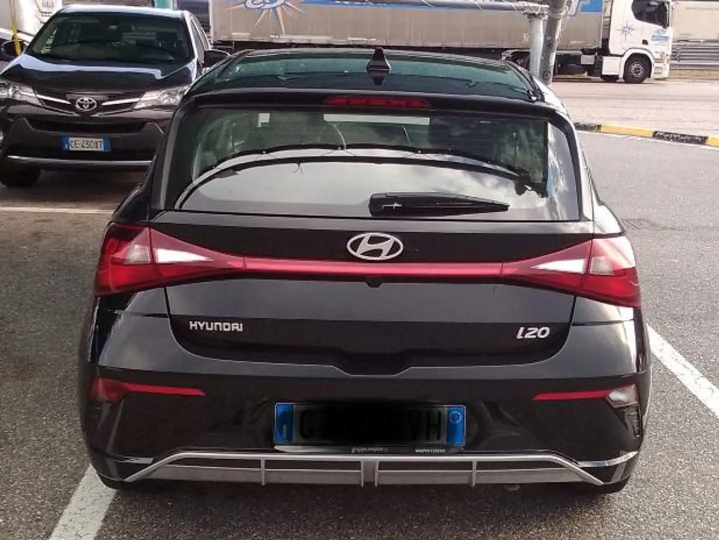 Hyundai i20 i20 III 2023 1.0 t-gdi 48V Connectline dct Schwarz - 2