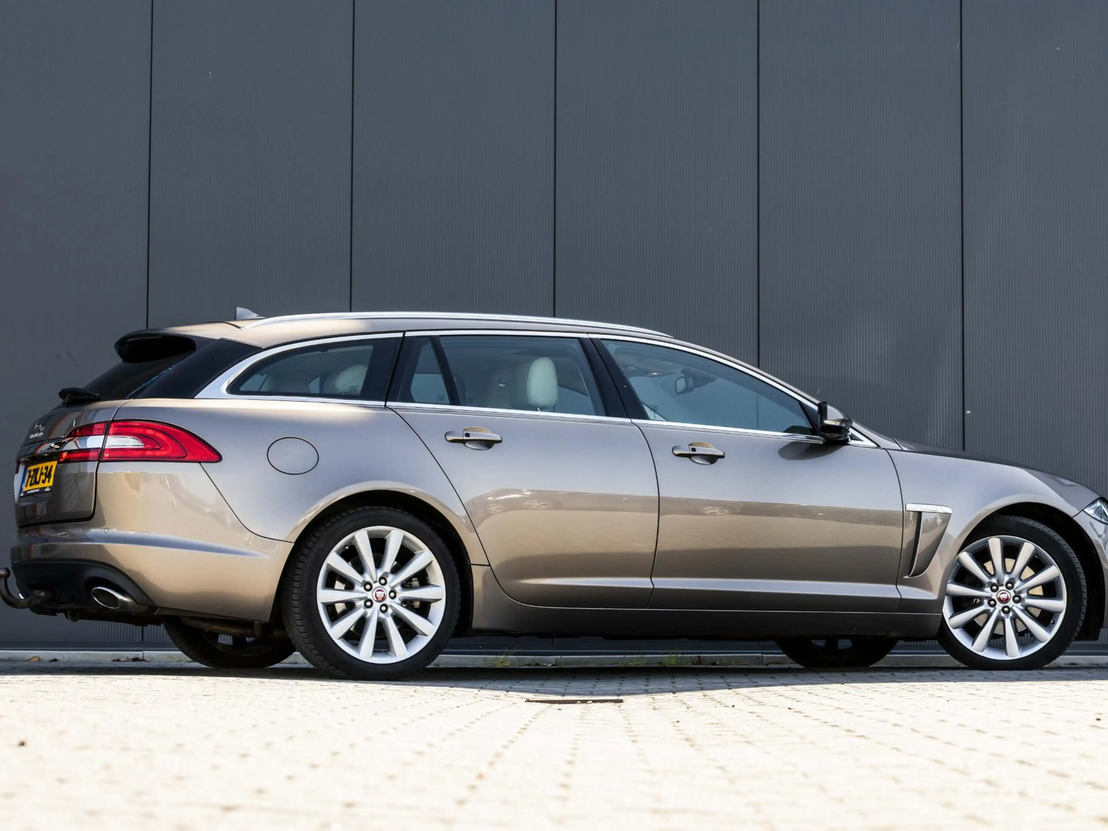 Jaguar XF Sportbrake 3.0D Stoelverwarming/koeling, trekhaak, — photo 5