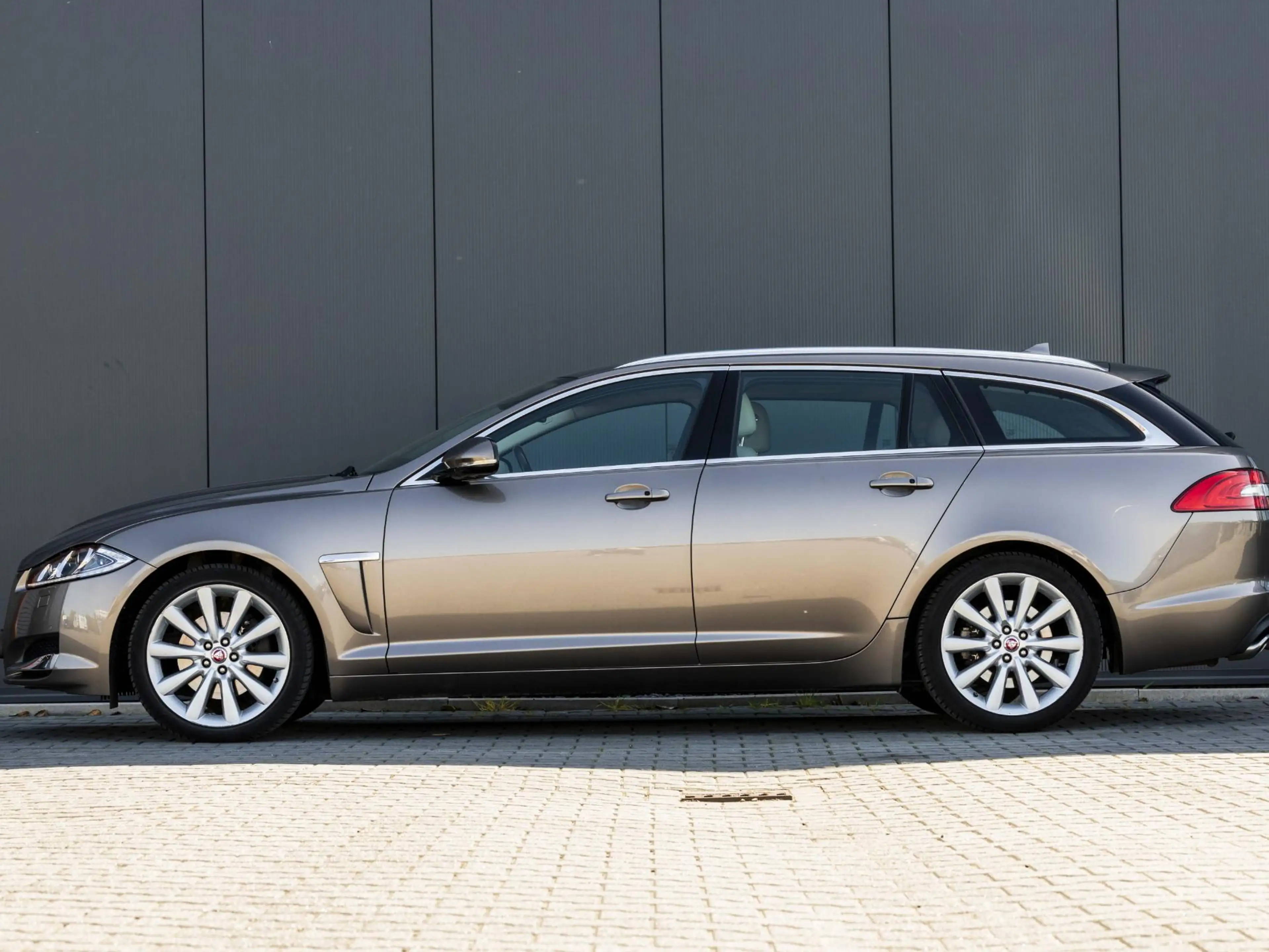 Jaguar XF Sportbrake 3.0D Stoelverwarming/koeling, trekhaak, — photo 9