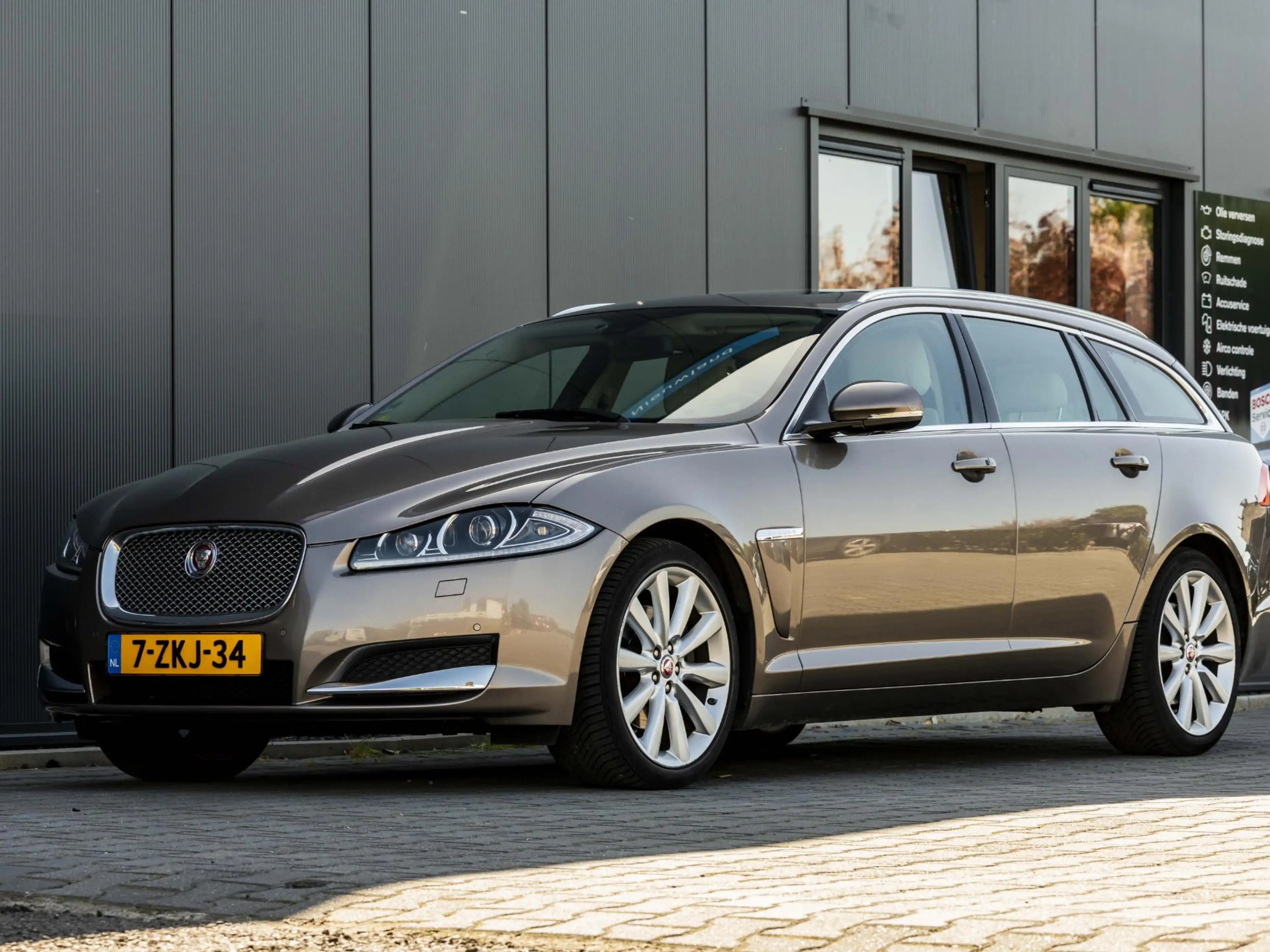 Jaguar XF Sportbrake 3.0D Stoelverwarming/koeling, trekhaak, — photo 11