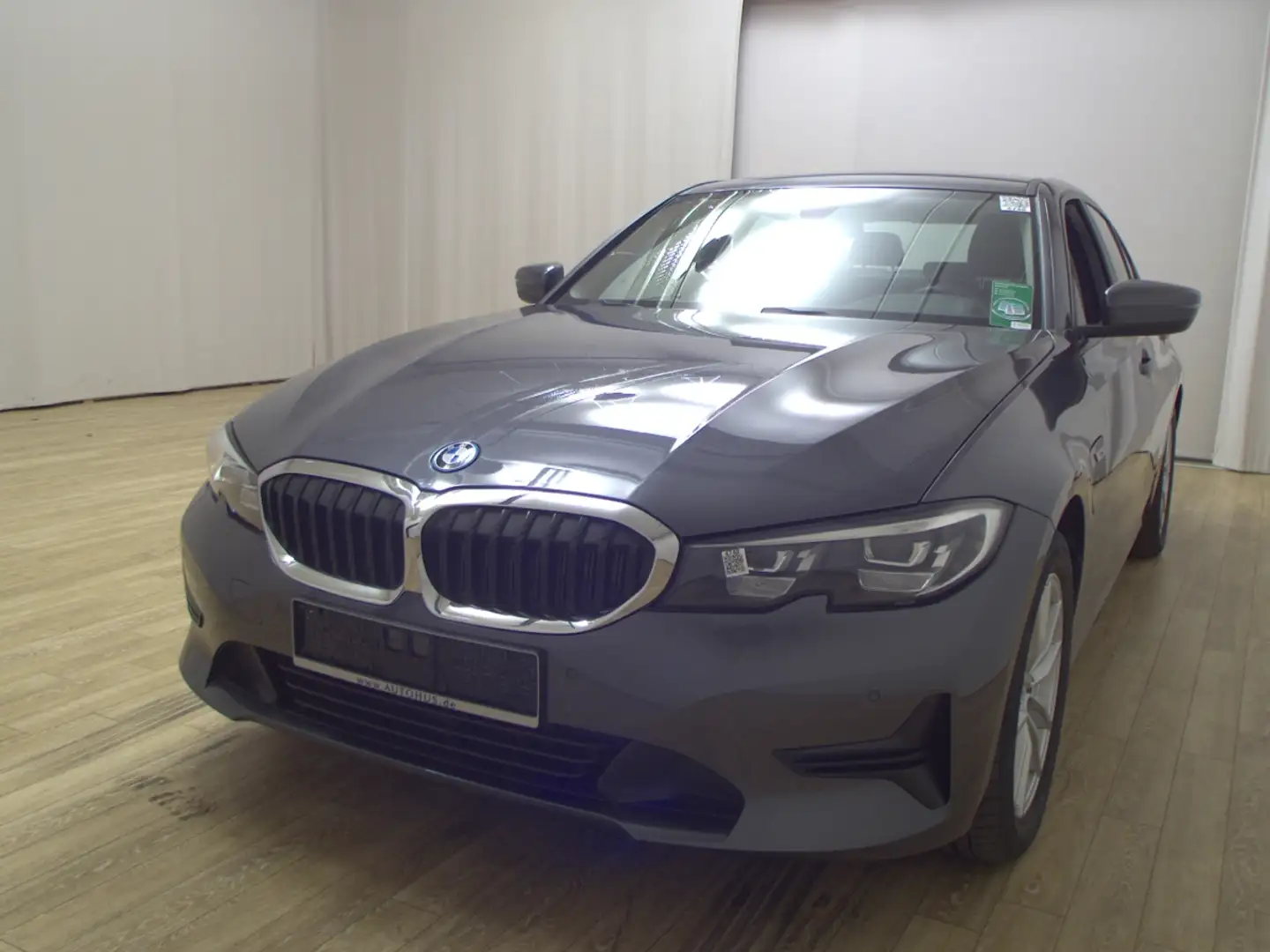 BMW 320 e Advantage Navi LED LC Prof. Shz PDC Grey - 2
