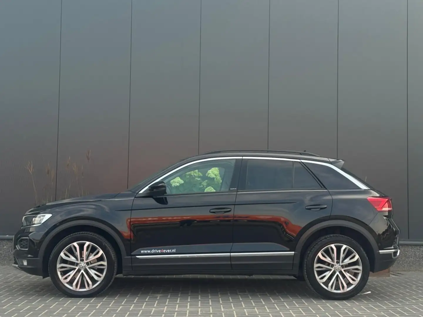 Volkswagen T-Roc 1.5 TSI SPORT DSG NAVI VIRTUAL CLIMATE PDC SPORTVE Zwart - 2