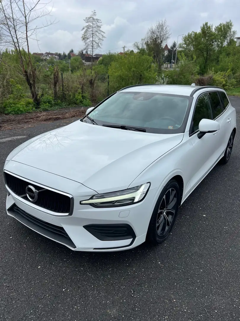 Volvo V60 D4 Geartronic Momentum Bílá - 2