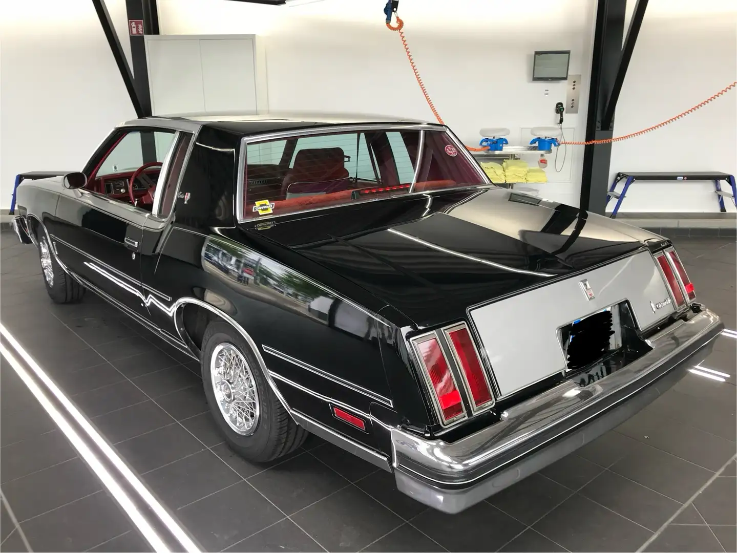 Oldsmobile Delta 88 Schwarz - 2