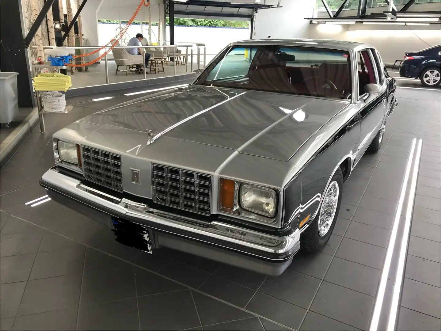 Oldsmobile Delta 88 Cutlass Calais Schwarz - 2