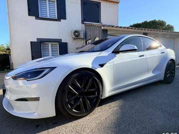 Tesla Model S Plaid de 2022, berline électrique ultra-performante alliant luxe et technologie
