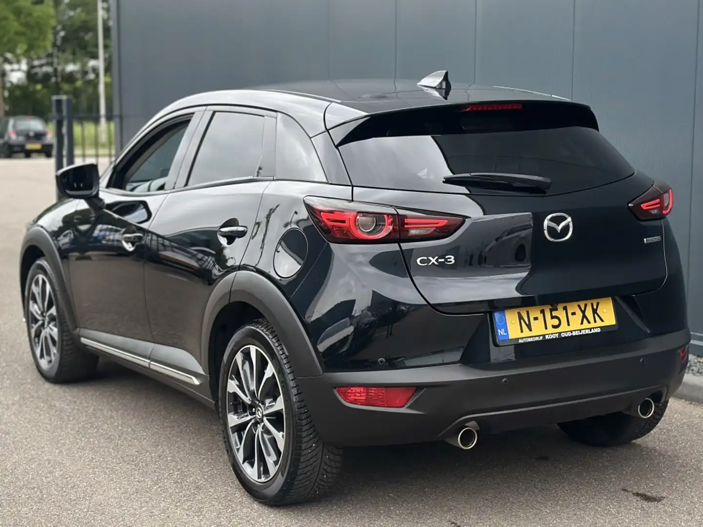 Mazda CX-3 2.0 SkyActiv-G 121 Luxury Automaat / Camera / CarP Zwart - 2