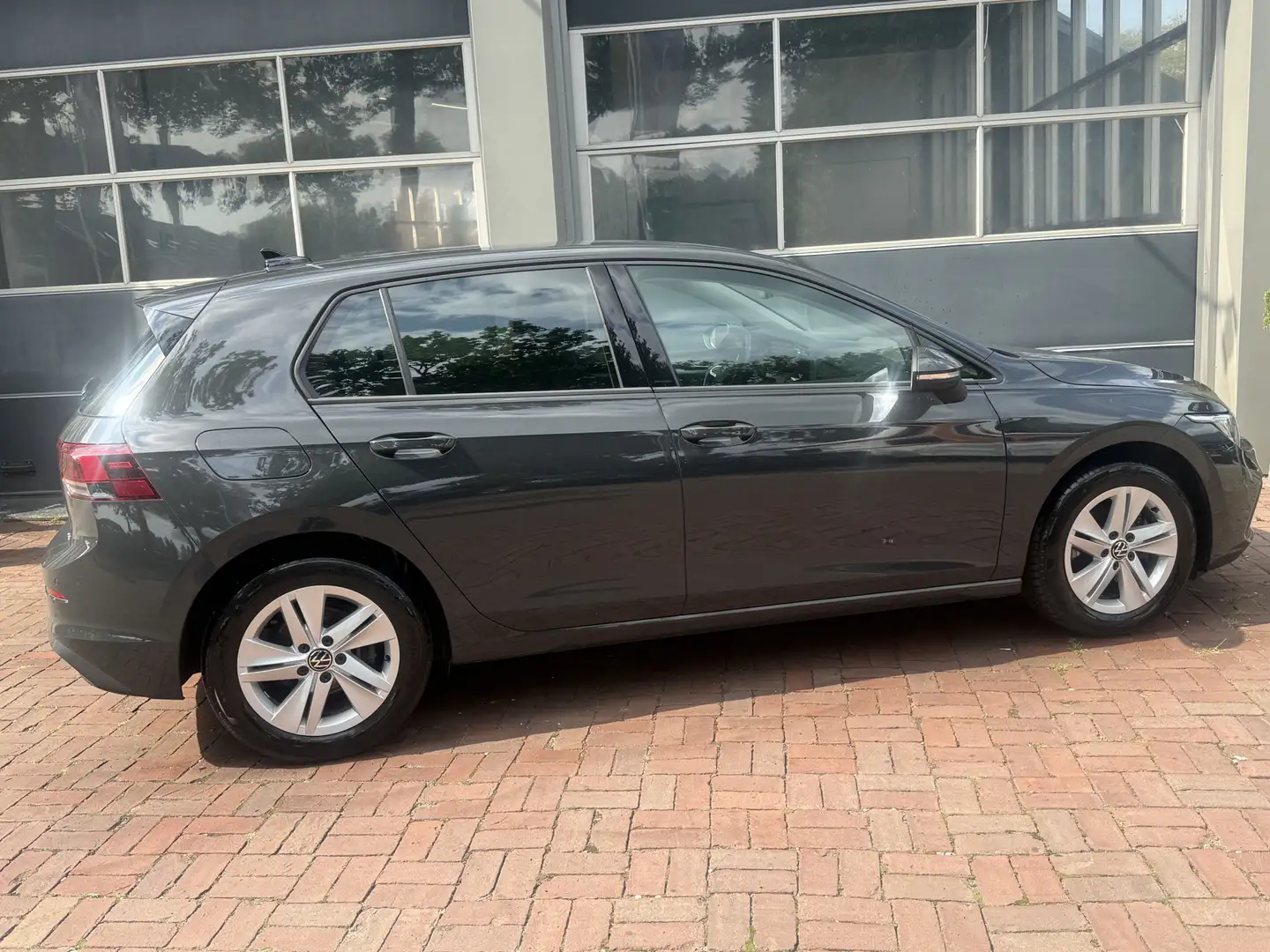 Volkswagen Golf 1.5 eTSI R-Line Aut. Style | LED | Stoel + stuurve Grijs - 2