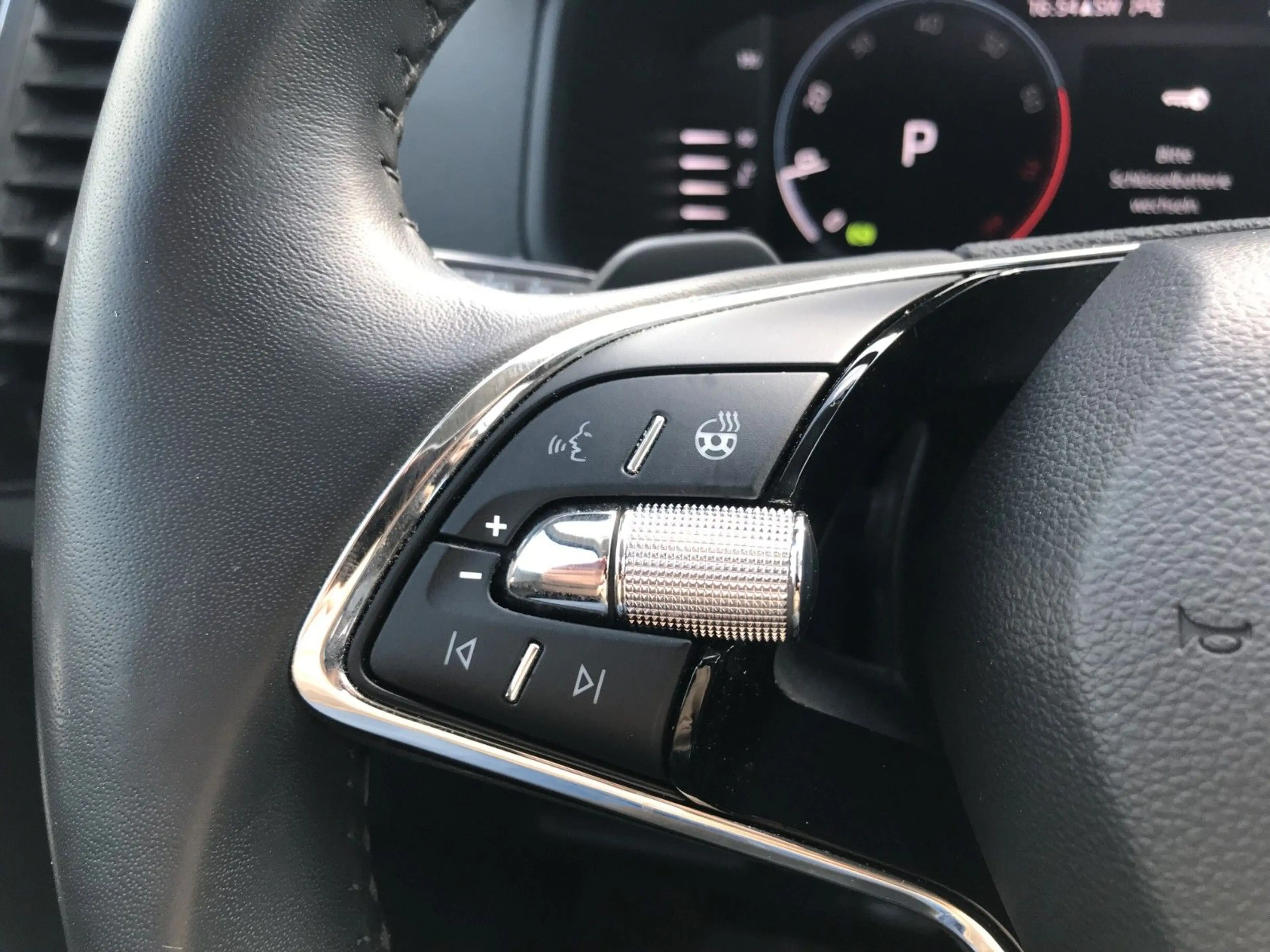 Skoda Karoq 1.5 TSI ACT Style DSG LED Kam Virtual 18" — photo 13