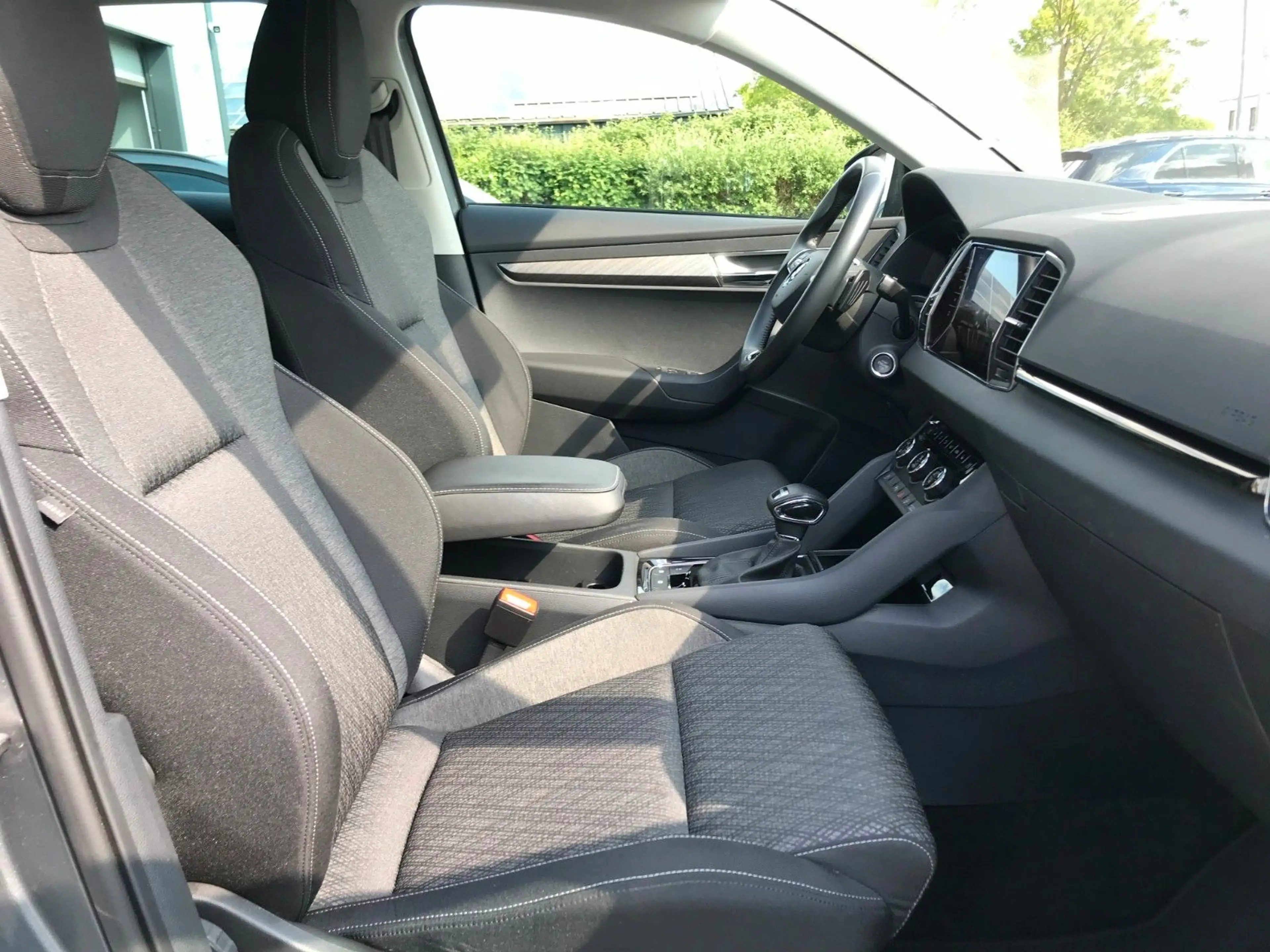 Skoda Karoq 1.5 TSI ACT Style DSG LED Kam Virtual 18" — photo 7