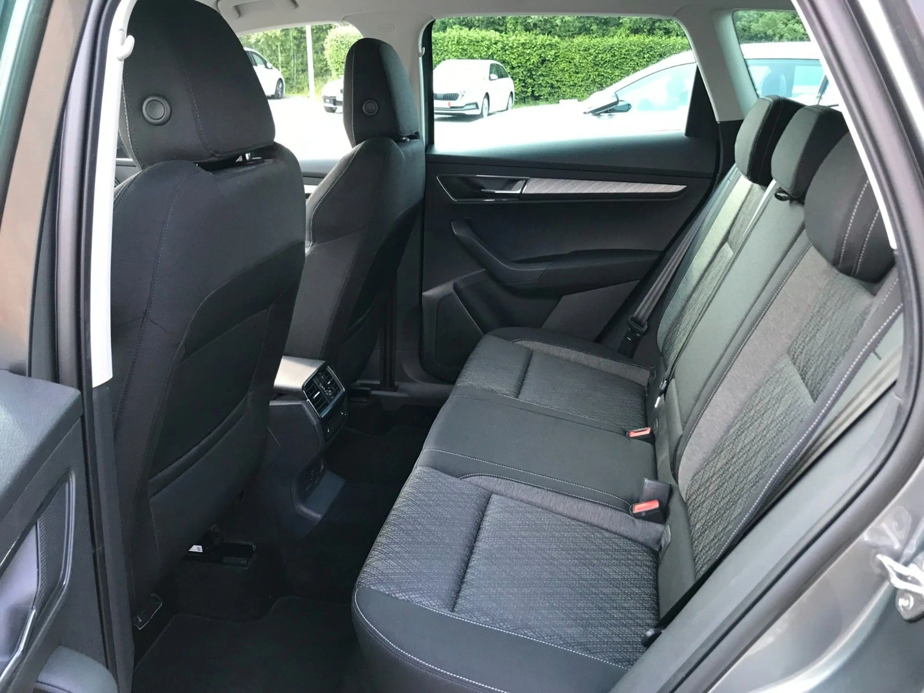 Skoda Karoq 1.5 TSI ACT Style DSG LED Kam Virtual 18" — photo 8