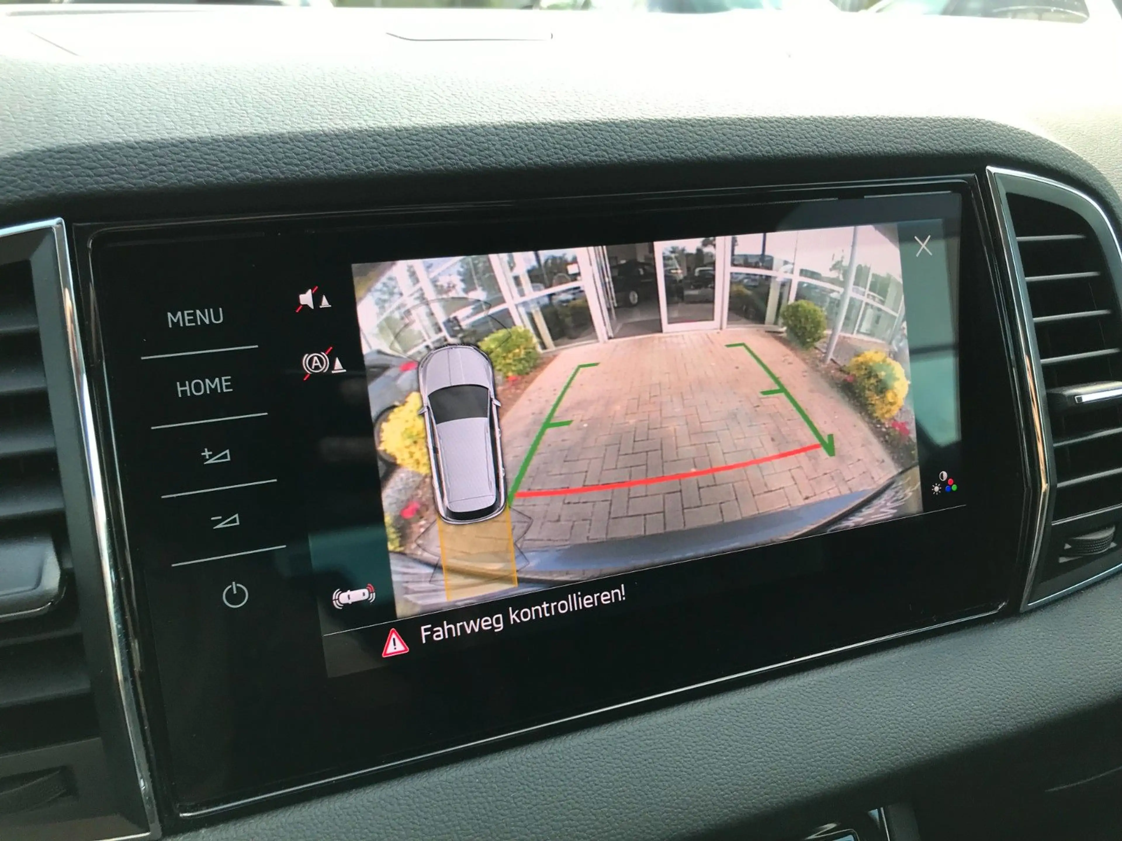 Skoda Karoq 1.5 TSI ACT Style DSG LED Kam Virtual 18" — photo 12