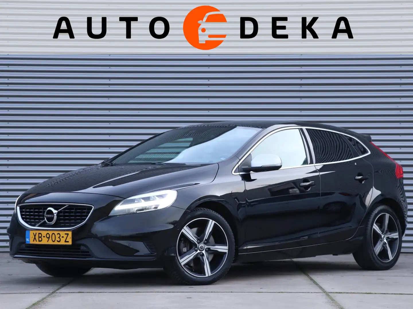 Volvo V40 1.5 T3 Polar+ Sport R-Design Automaat *Panodak* Noir - 1
