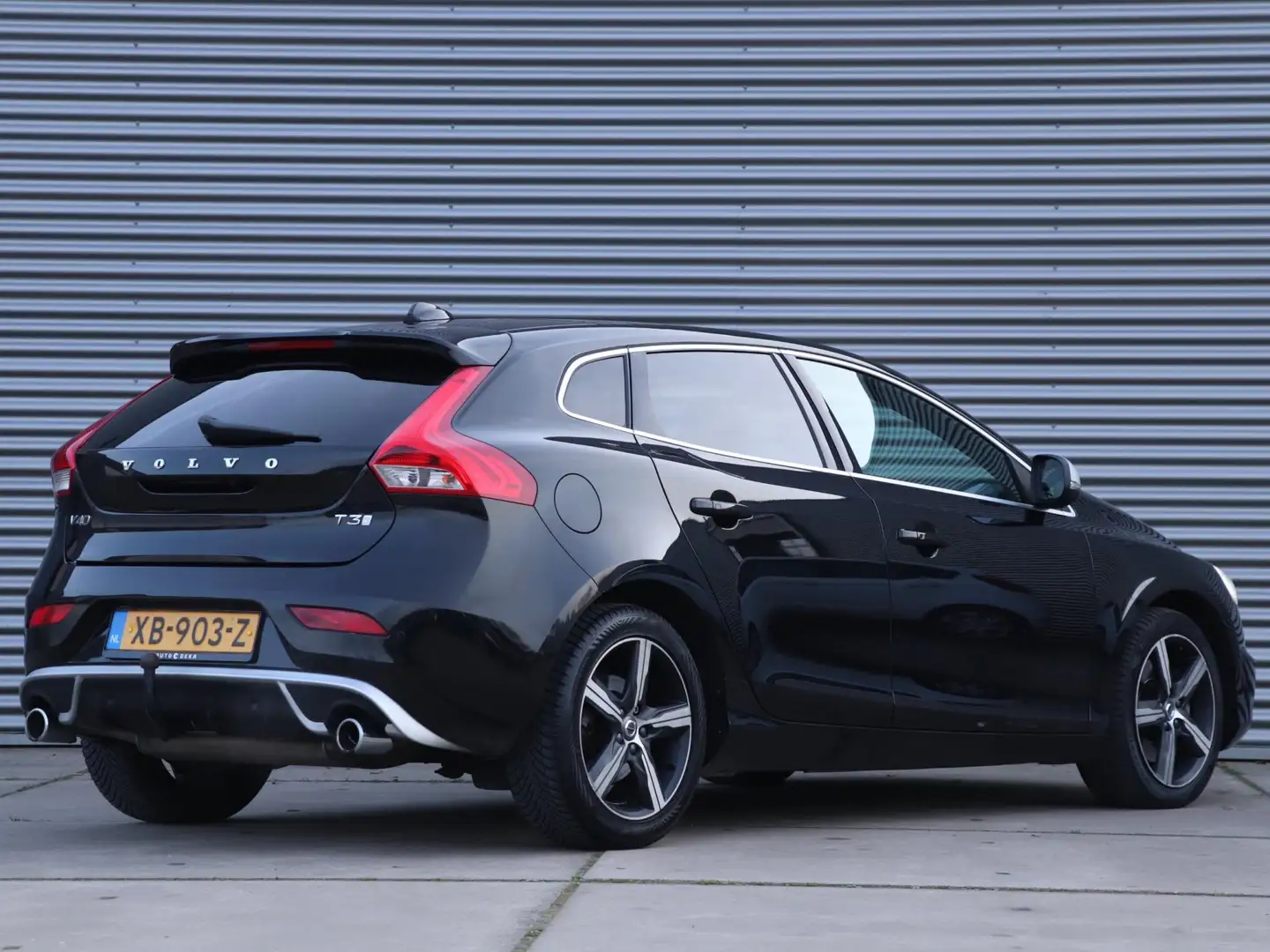 Volvo V40 1.5 T3 Polar+ Sport R-Design Automaat *Panodak* Noir - 2