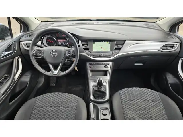 Opel Astra view 4