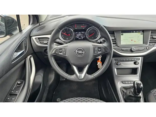 Opel Astra view 7