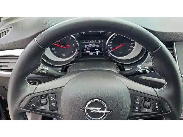 Opel Astra view 5