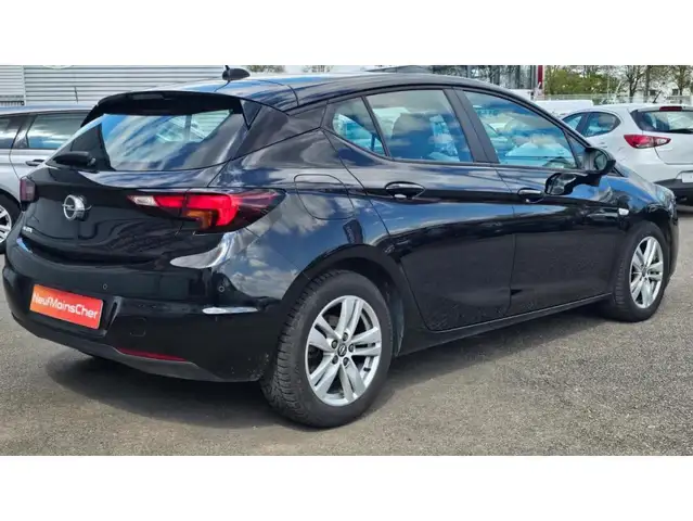 Opel Astra view 3