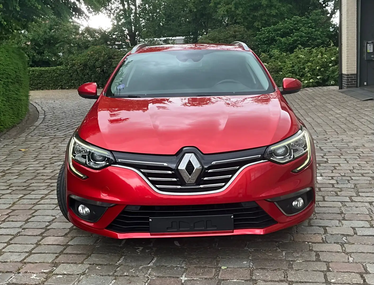 Renault Megane Mégane 1.33 TCe Intens ### 89000 km ### Roşu - 2