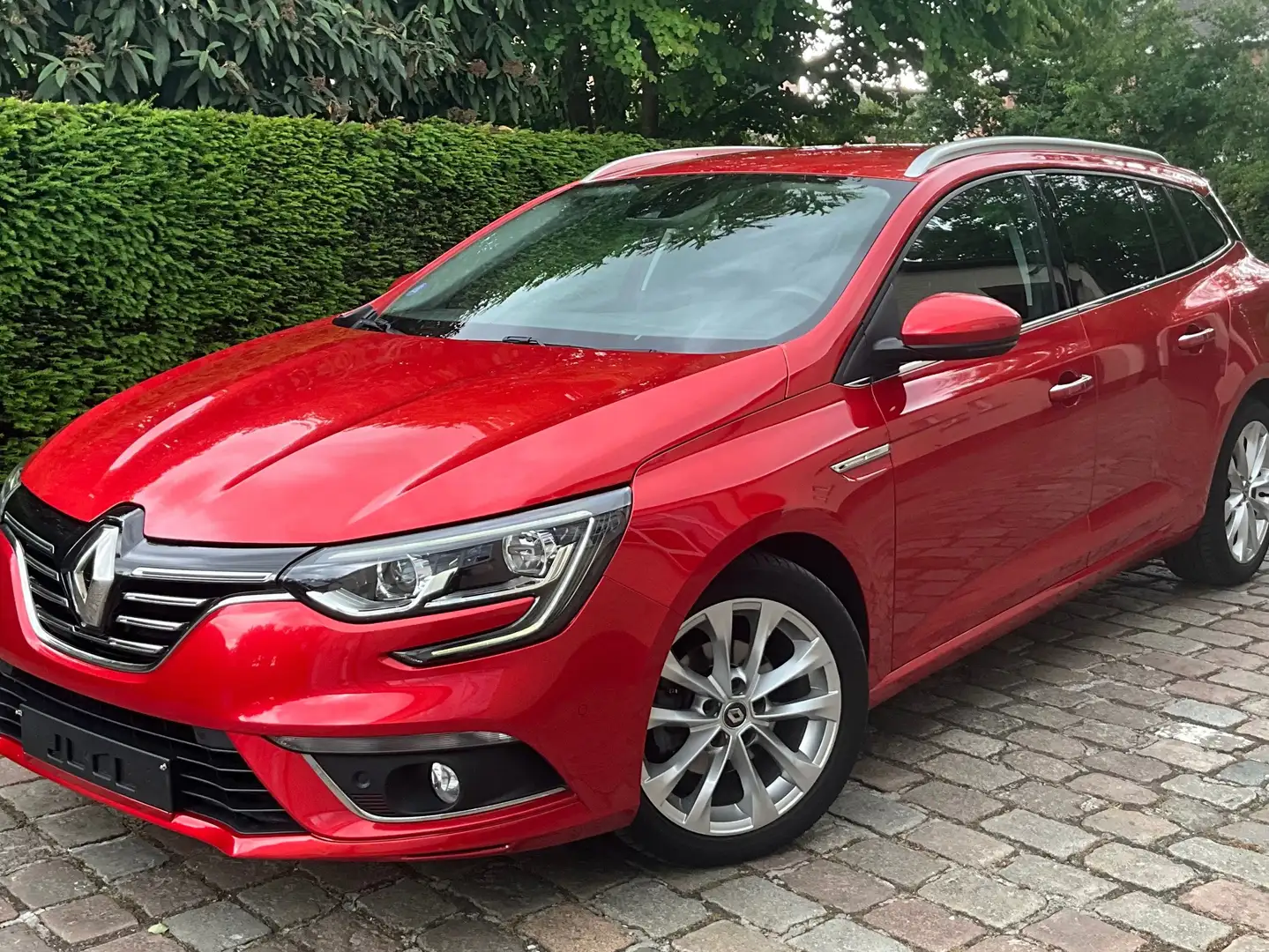 Renault Megane Mégane 1.33 TCe Intens ### 89000 km ### Roşu - 1