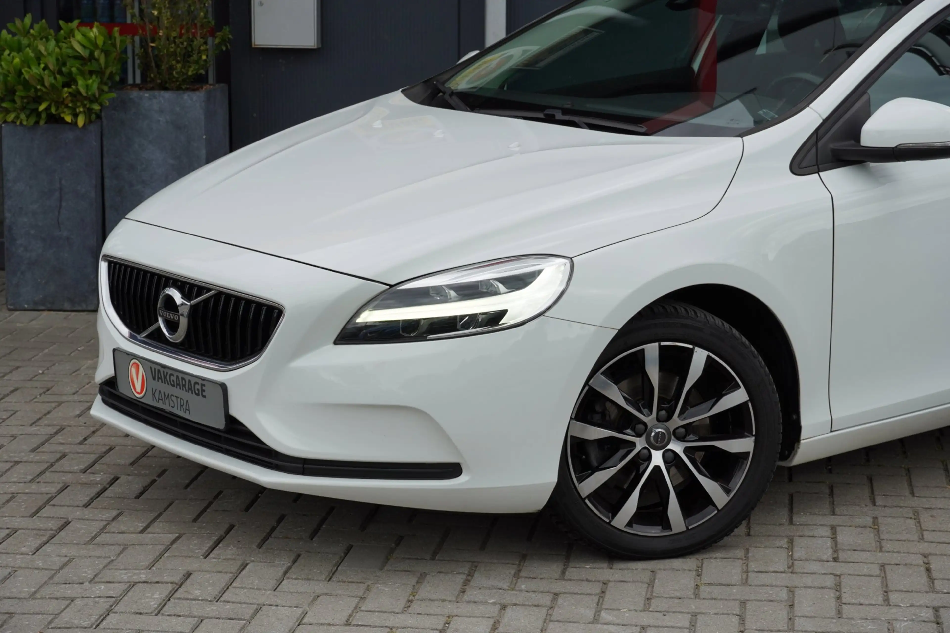 Volvo V40 2.0 T3 R-Design LED/Stoelverw./Cruise/Clima/PDC — photo 4
