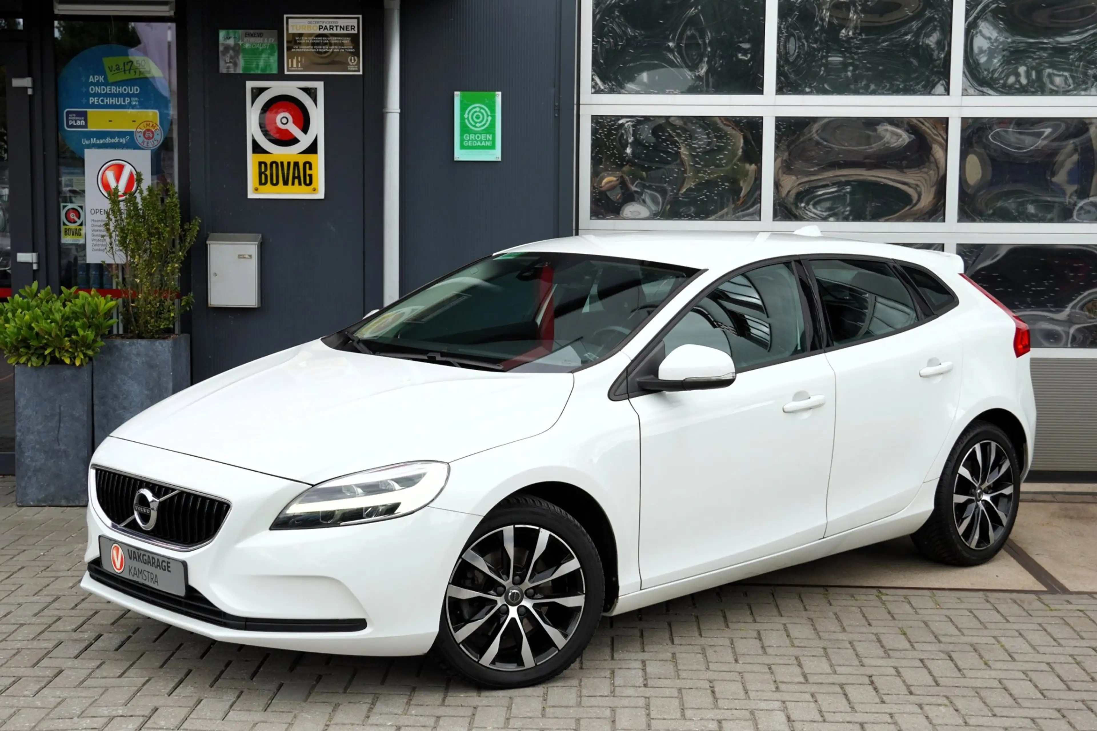 Volvo V40 2.0 T3 R-Design LED/Stoelverw./Cruise/Clima/PDC — photo 2