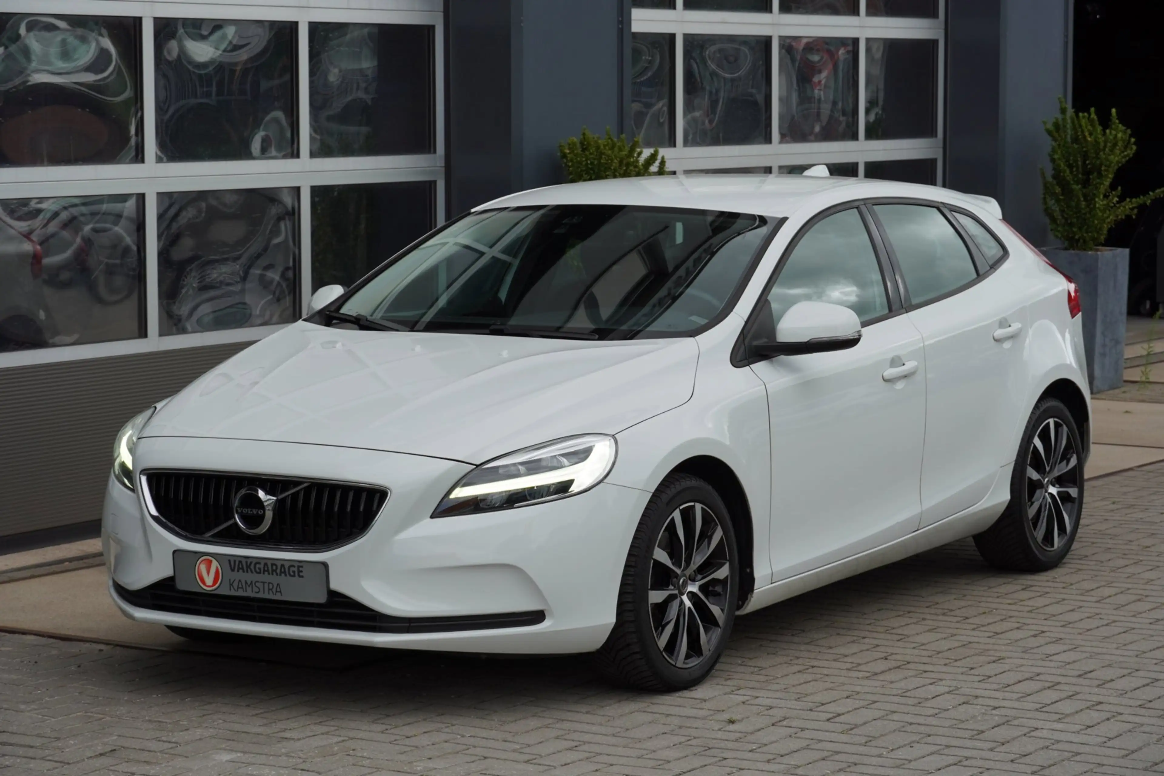 Volvo V40 2.0 T3 R-Design LED/Stoelverw./Cruise/Clima/PDC — photo 5