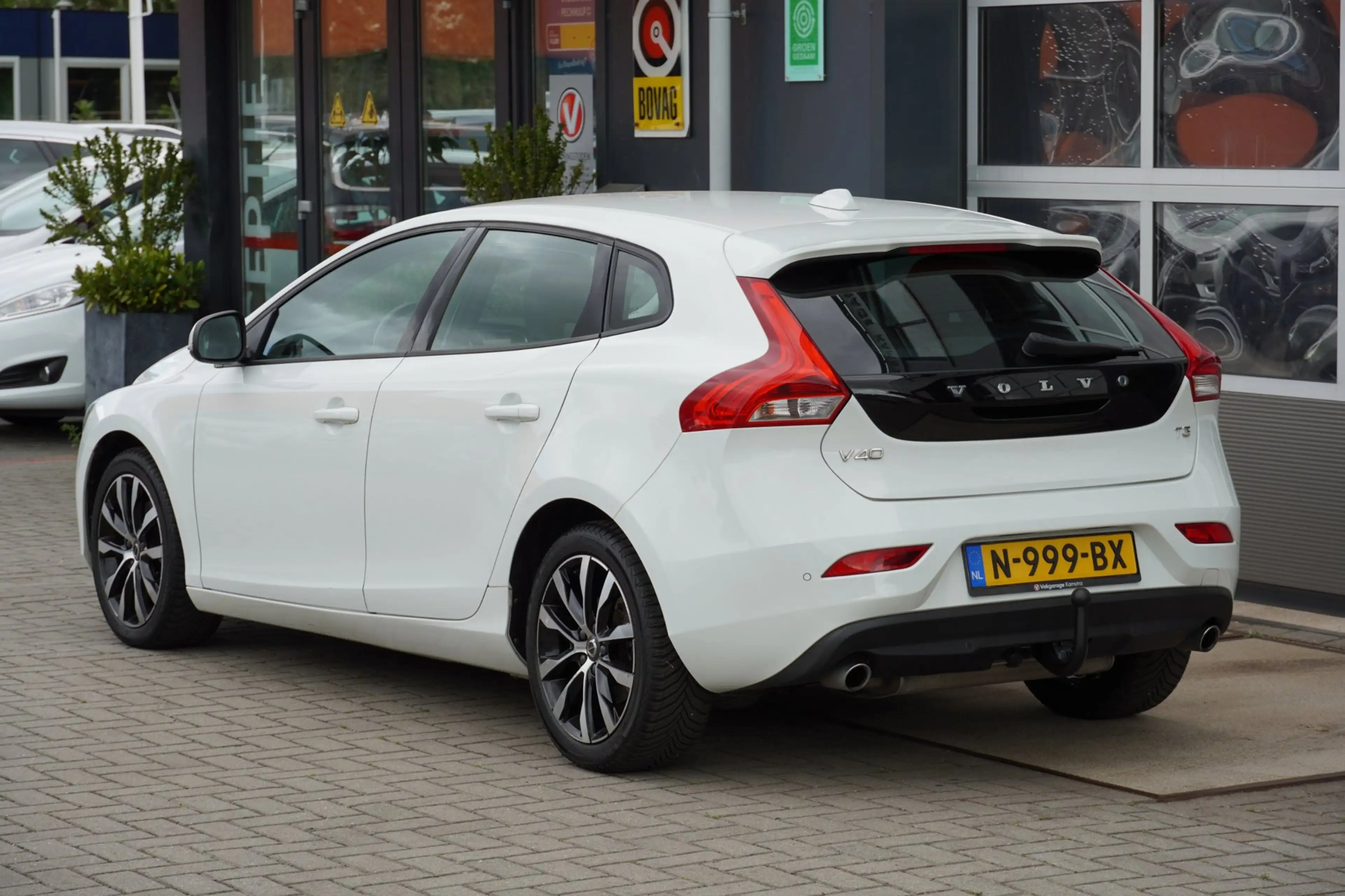 Volvo V40 2.0 T3 R-Design LED/Stoelverw./Cruise/Clima/PDC — photo 7