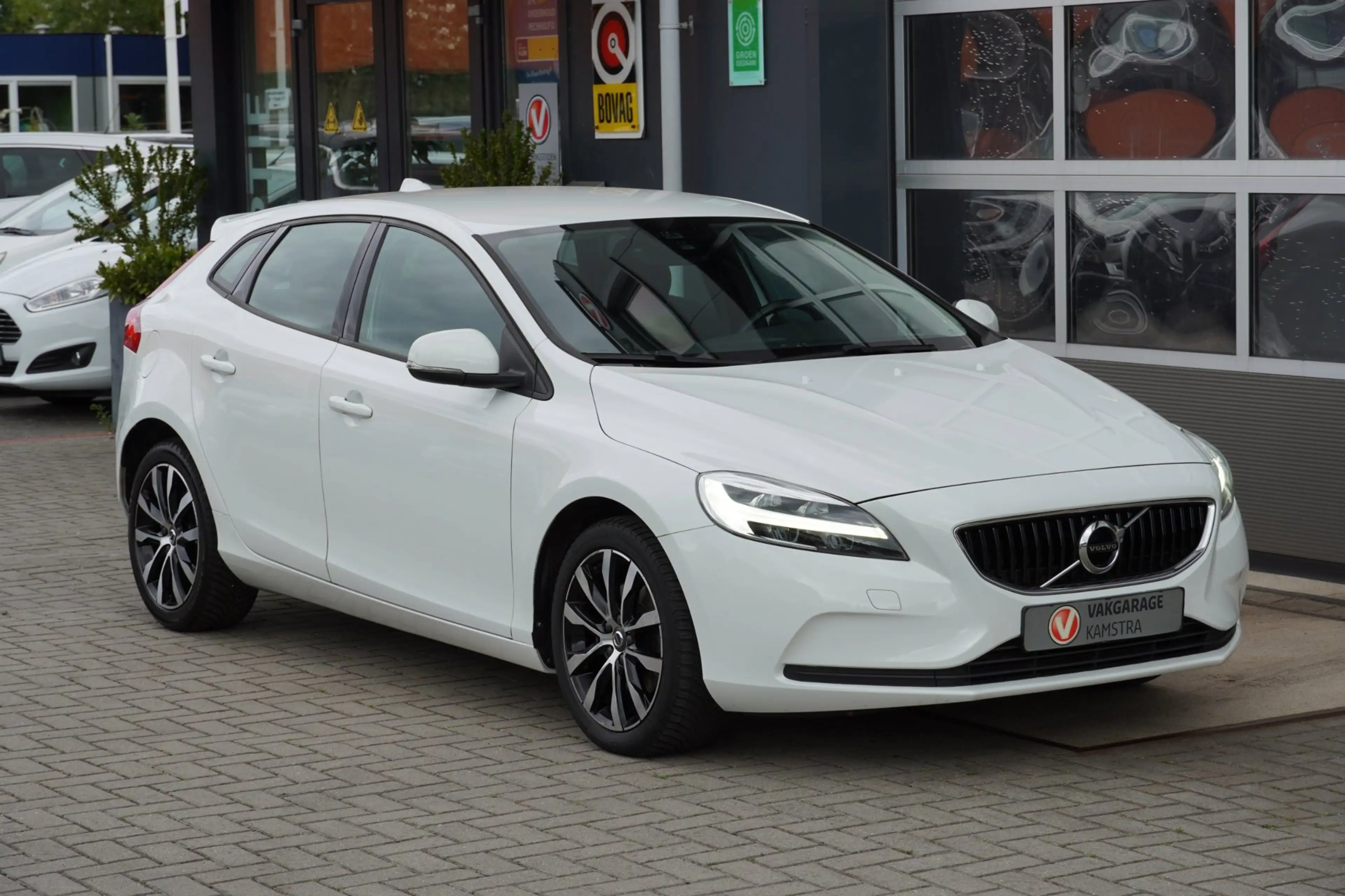 Volvo V40 2.0 T3 R-Design LED/Stoelverw./Cruise/Clima/PDC — photo 8