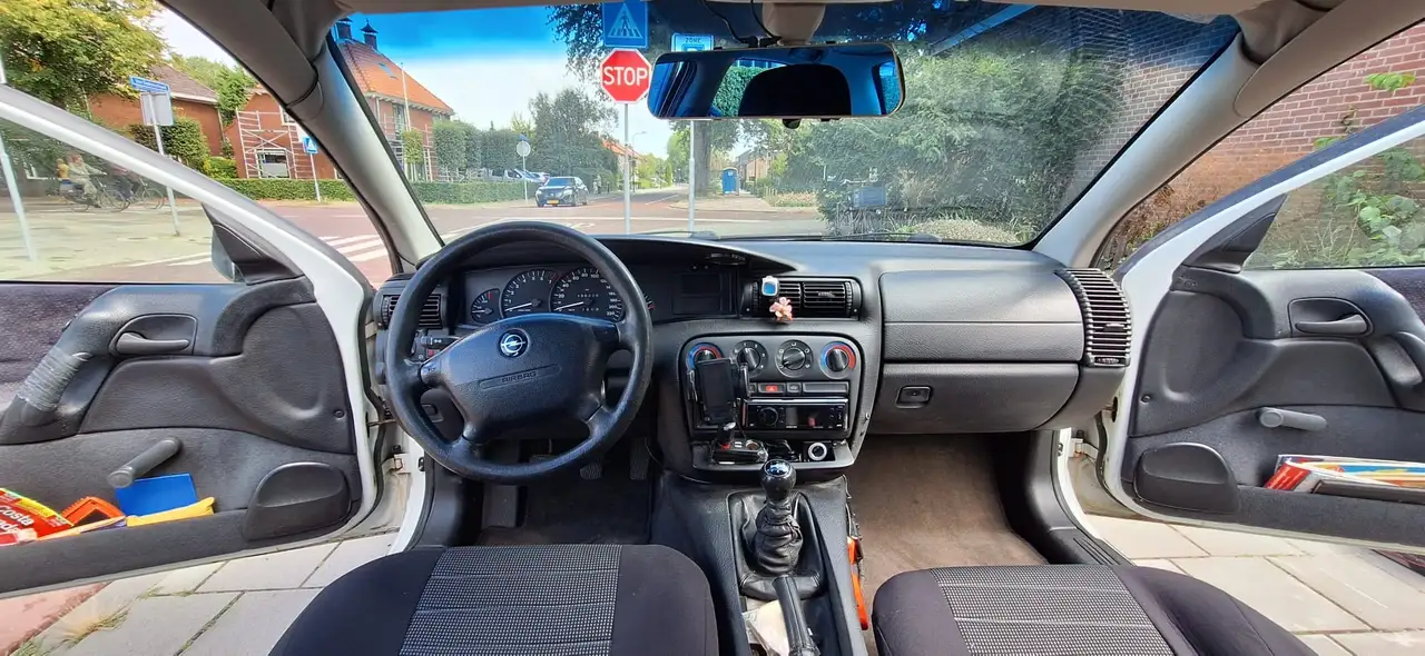 Opel Omega 2.0, foto 4