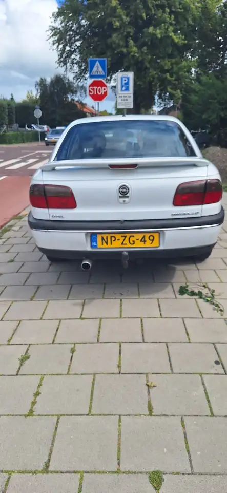 Opel Omega 2.0, foto 2