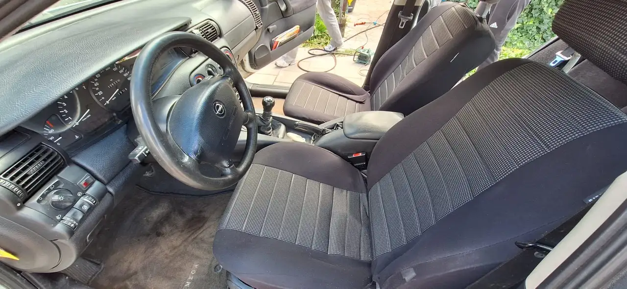 Opel Omega 2.0, foto 6