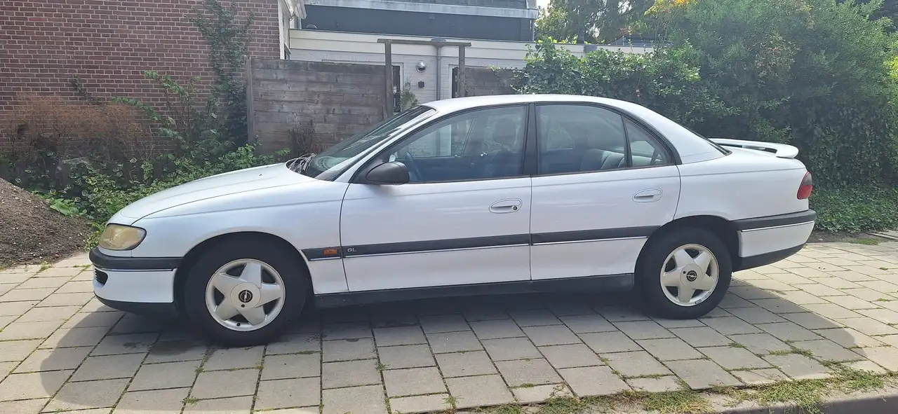 Opel Omega 2.0, foto 3
