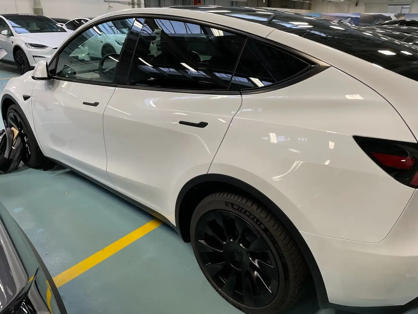 Tesla Model Y Tesla Model Y LR AWD | 2023 | 20" | TÜV 12/2025 Weiß - 2