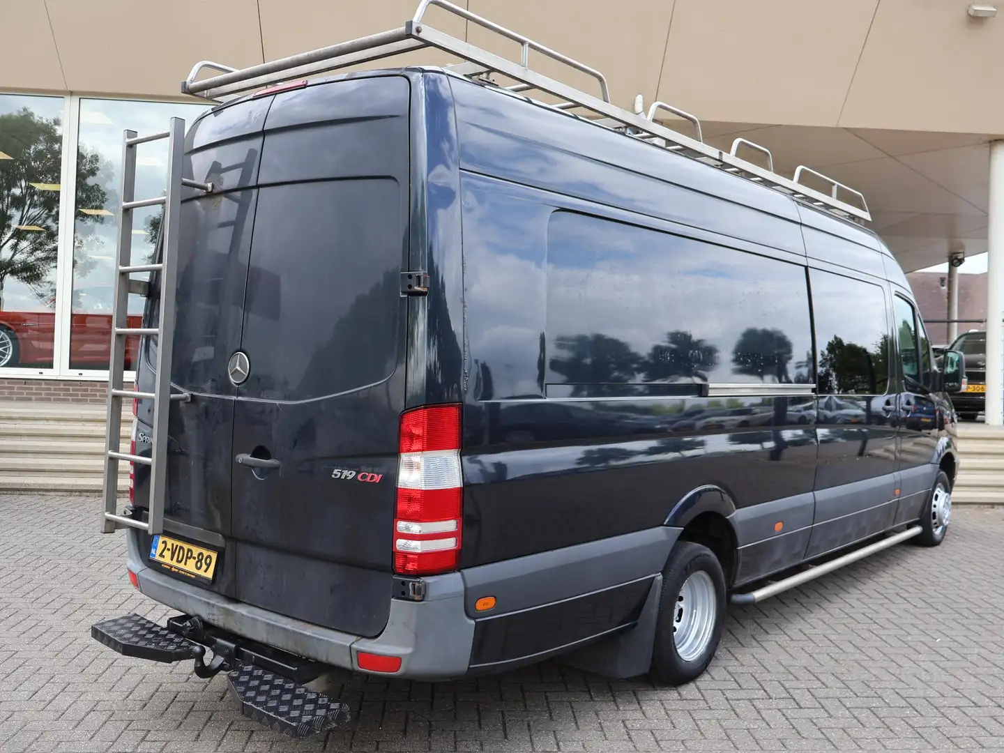 Mercedes-Benz Sprinter 519 3.0 CDI V6 190PK AUT. 1e EIG. D.C. DUBBELLUCHT Zwart - 2