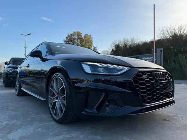 Audi A4 view 4